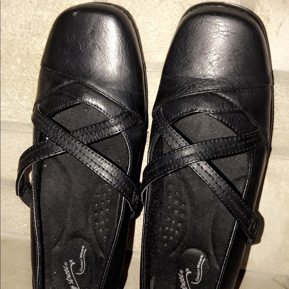 Women’s comfortable and stylish black flat